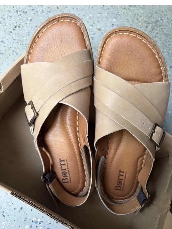 Born Shoes - RARE women’s Born Basics light brown leather  flat ankle strap sandals 8 / 39